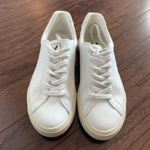 VEJA SNEAKERS